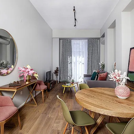 Suitcase Apartment *