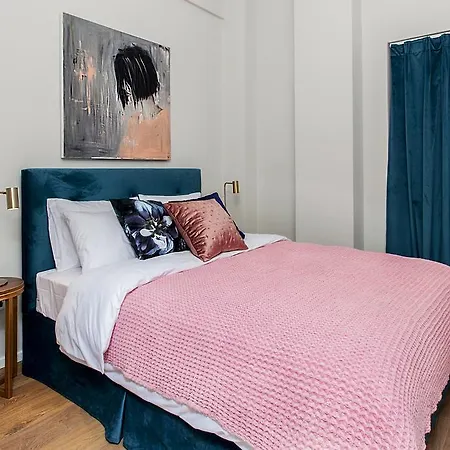 Suitcase Apartment *
